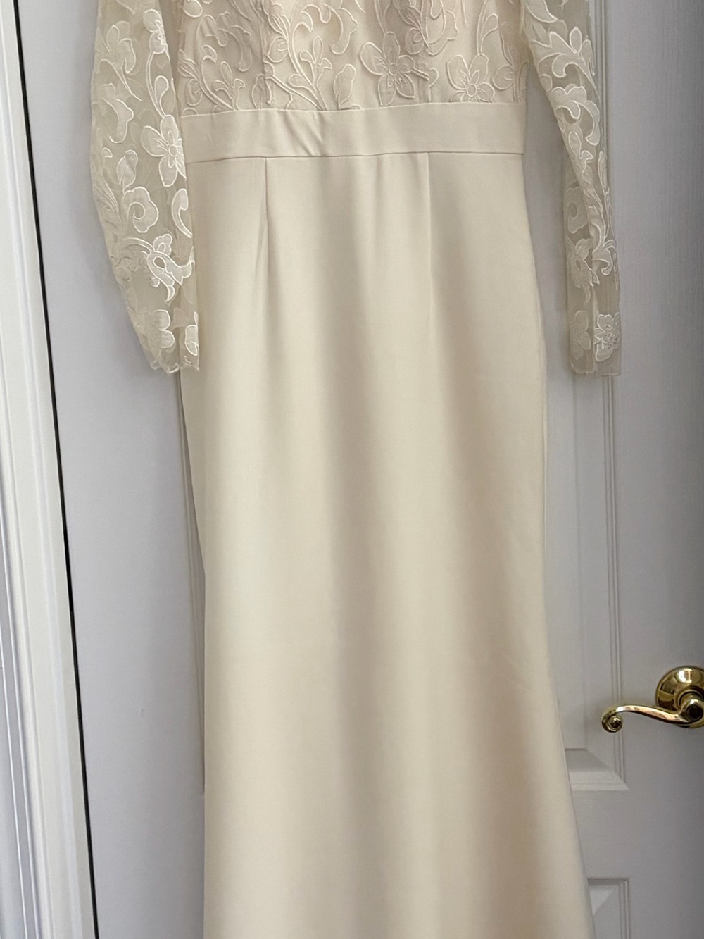 NWT Eliza J Ivory Lace Formal Gown Size 2 Regular